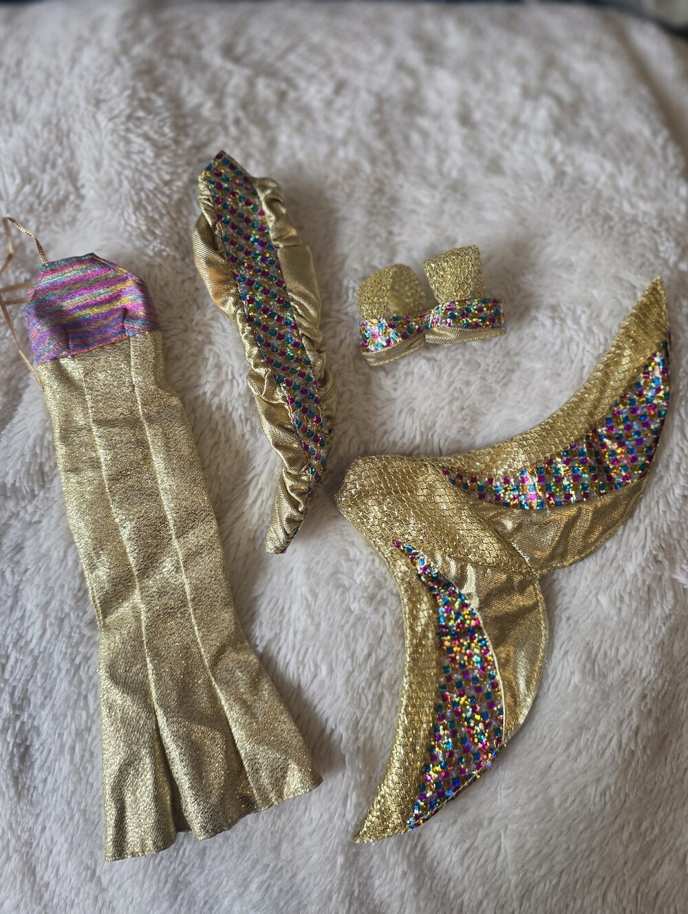 Barbie Doll Jewel Hair Mermaid Gold Sparkle Costume and on land dress 4pc Lot